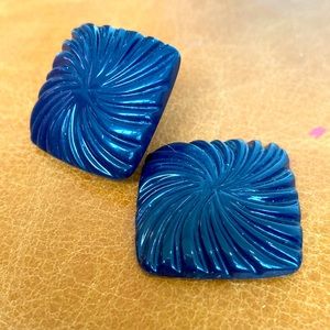 1950s navy square early lucite clip earrings as is.